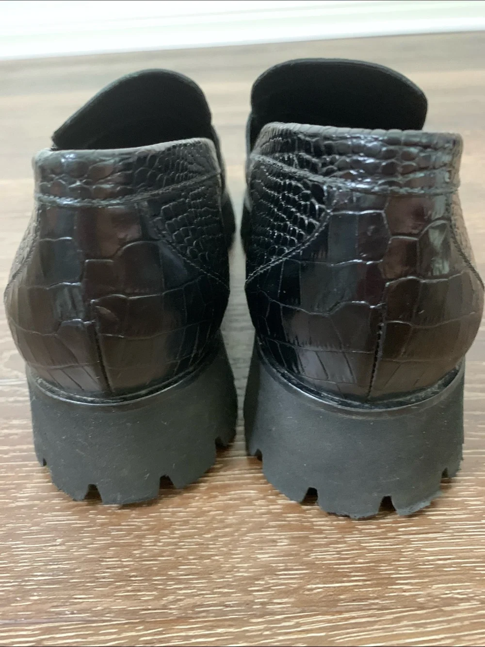 Freda Salvador black croc embossed lug sole loafers comfort lite 10
